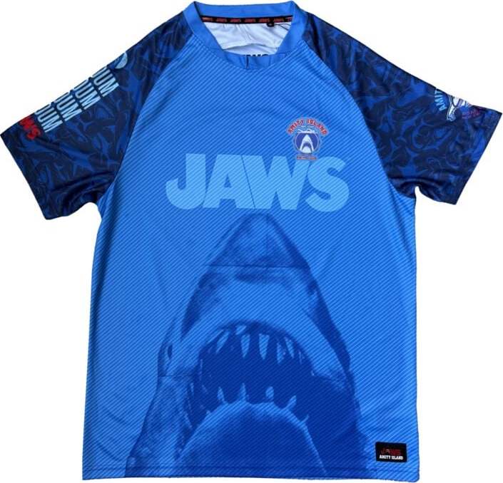 Der weisse Hai Fotbalový dres 75 Amity Island Dres pro fanoušky vícebarevný - Merchstore.cz Der weisse Hai Fotbalový dres 75 Amity Island Dres pro fanoušky vícebarevný - Merchstore.cz