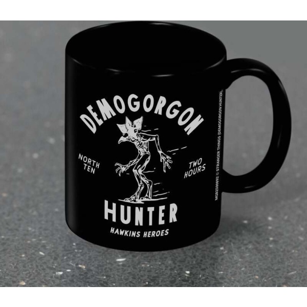 Stranger Things Demogorgon Hunter Hrnek černá - Merchstore.cz