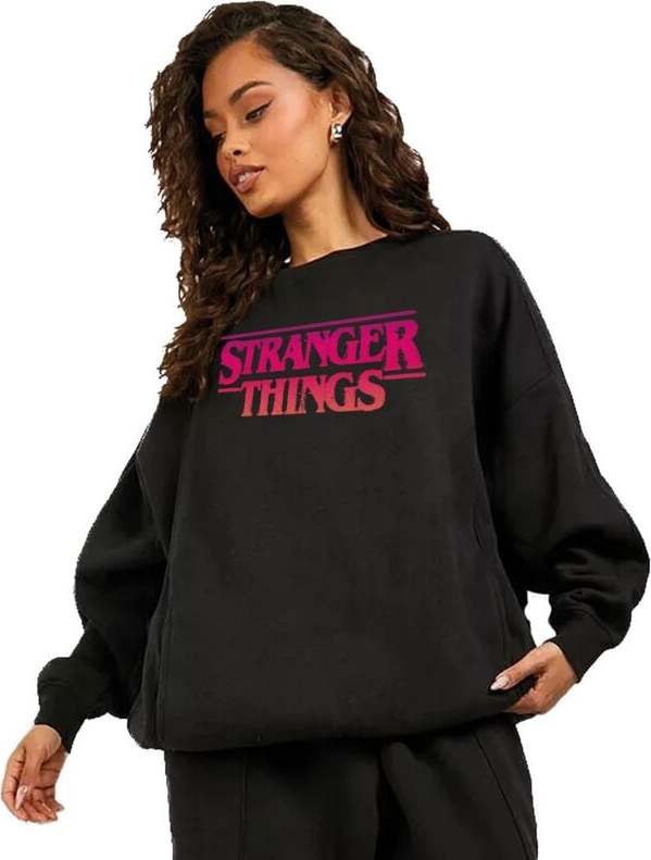 Stranger Things Gradiant Logo Mikina s kapucí černá - Merchstore.cz Stranger Things Gradiant Logo Mikina s kapucí černá - Merchstore.cz