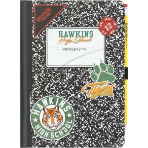 Stranger Things Prémiový A5 notes s tužkou Hawkins High School Poznámkový blok vícebarevný - Merchstore.cz