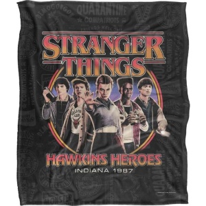 Stranger Things Flísová deka Season 5 - Hawkins Heroes Flísová deka vícebarevný