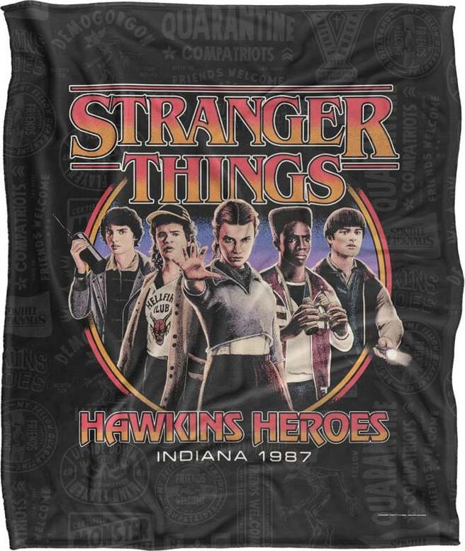 Stranger Things Flísová deka Season 5 - Hawkins Heroes Flísová deka vícebarevný - Merchstore.cz