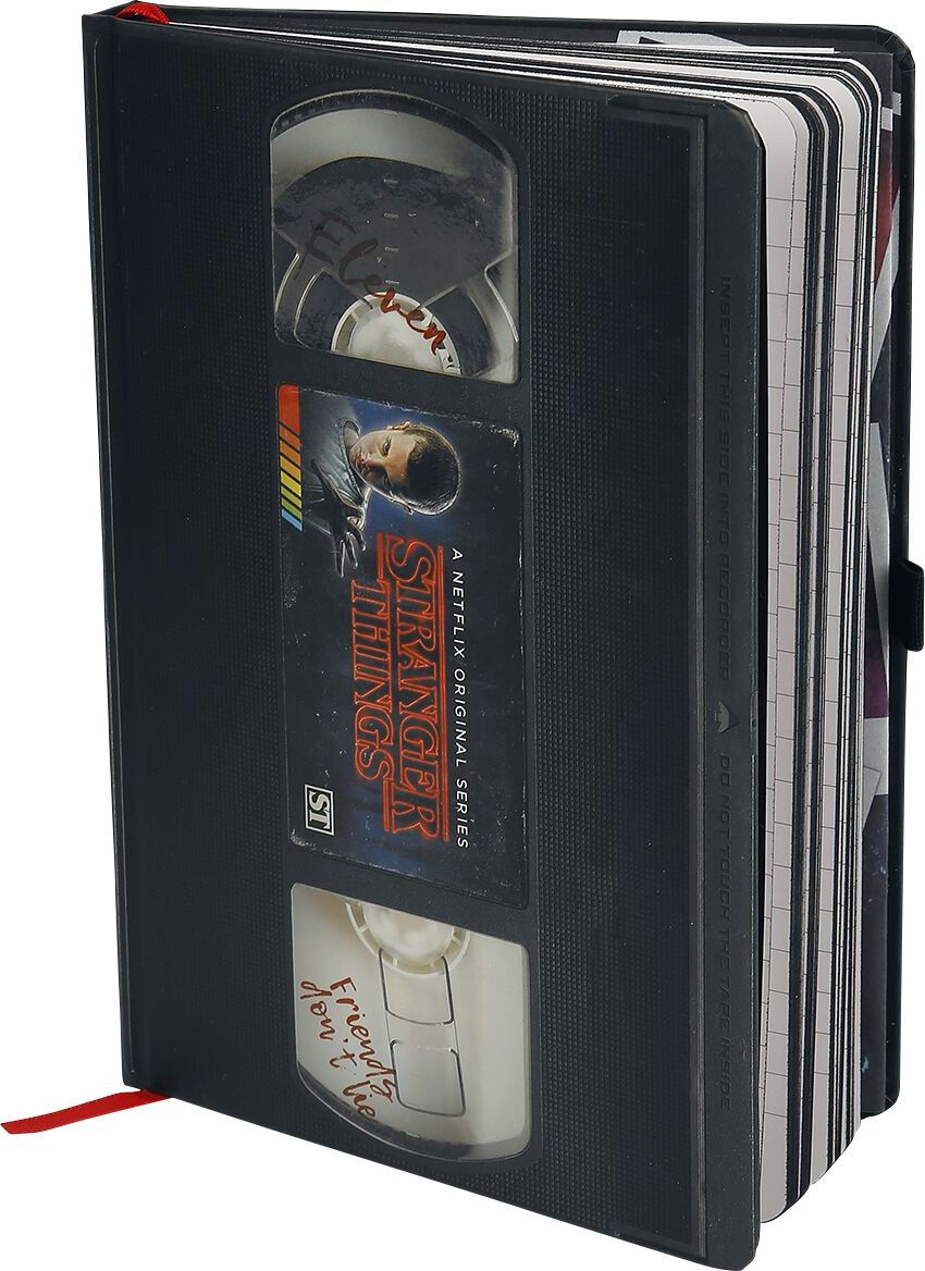 Stranger Things Prémiový notes VHS Notes cerná/bílá - Merchstore.cz